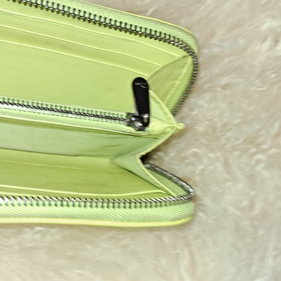 Dior Patent Wallet - Picture 4 of 8